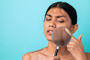 Skin magnifying glass