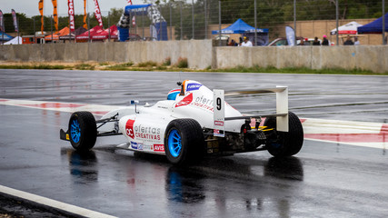 CARRERA FORMULA 4
