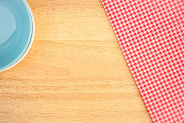 Obraz premium tablecloth on wooden table with bowl 