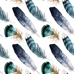 Tapeten Aquarellfedern Nahtloses Muster verschiedener Aquarellfedern. Farbige Federn verschiedener Vögel auf weißem Hintergrund