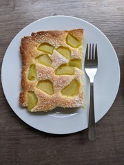 baked rhubarb cake with pider sugar