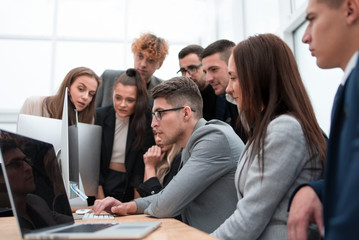 Obraz premium project Manager and business team discussing new information