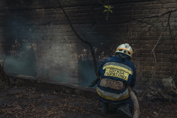 пожар в заброшенном доме,  fire in an abandoned house