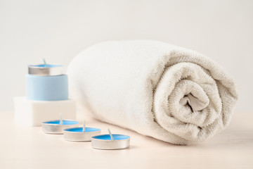 Obraz na płótnie Canvas Set of towels, candles and sponges for spa treatments. Aromatherapy spa concept.