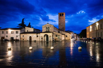 Fototapeta premium Foligno, Piazza San Domenico dopo la pioggia