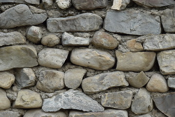 Rustikale Natursteinmauer in Georgien