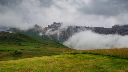 Fototapeta na wymiar temporale in arrivo all'Alpe di Siusi