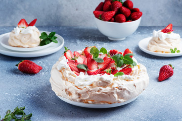 Cake Pavlova with meringue, strawberry and cream