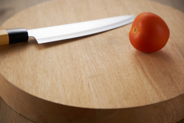 toamato on the cutting board