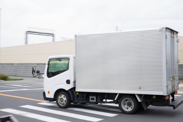 トラック　イメージ