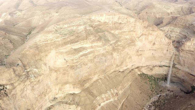 Waterfall, flash flood, desert mountains,Drone
Flash Flood in the desert Waterfal, Wadi Hever - Aerial Footage
