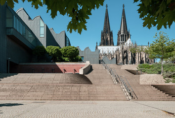 Treppe und der Kölner Dom