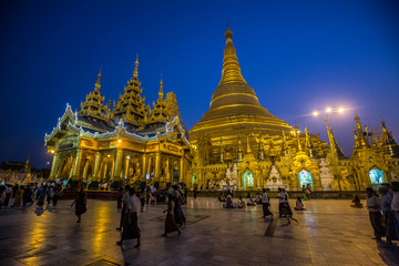 Fototapeta na wymiar Yangon, Myanmar »; March 2018: Night at the beautiful Shwedagon pagoda temple
