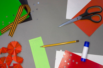 Instructions for step by step creating a DIY greeting card for May 9 Step 9