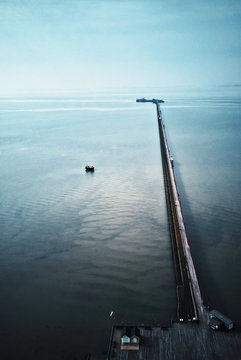 Fototapeta Southend pier with a train