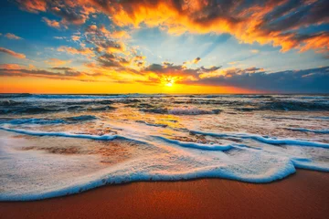 Foto op Plexiglas Bora Bora, Frans Polynesië Beach sunrise  or sunset over the tropical sea and sky with clouds