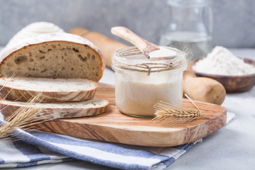 The leaven for bread is active. Starter sourdough ( fermented mixture of water and flour to use as leaven for bread baking). The concept of a healthy diet
