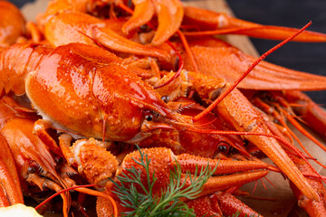  Boiled crayfish, served to beer with lemon and greens