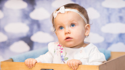 Zapatrzona Dziewczynka Portret  © Lukasz