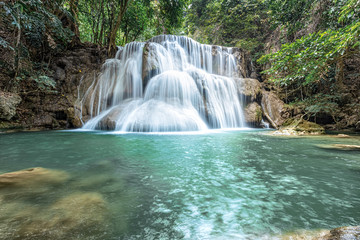 Fototapeta na wymiar Huai Mae Khamin Waterfall, Kanchanaburi