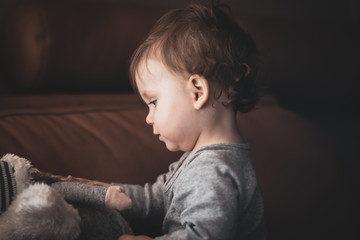 Mała Dziewczynka z lalą twarzy Portret