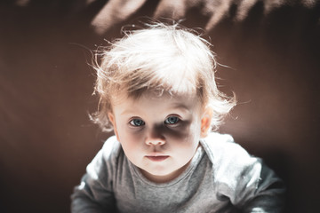 Mała Dziewczynka z grymasem na  twarzy Portret © Lukasz