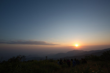 Obraz premium silhouette mountain have little bit cloud and sunrise background