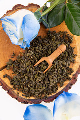 Aromatic tea with berry notes, leaf and granulated, with pieces of berries and zucats