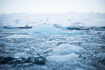 Glaciar en Islandia. Hielo, azul y blanco.