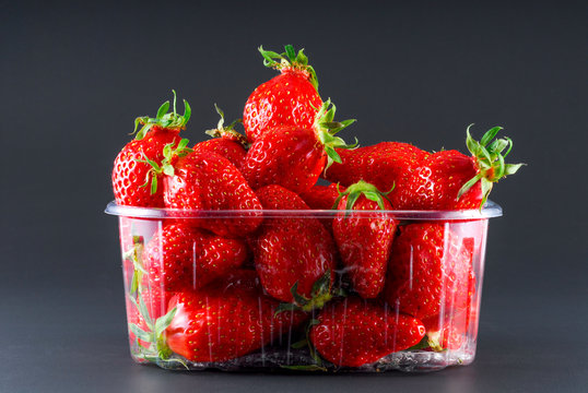 fraises en barquette plastique