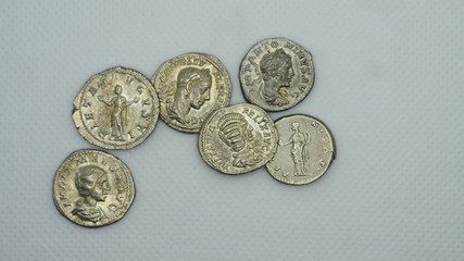 Monedas antiguas. Antigua Roma. Denarios sestercios dracmas tetradracmas. Prehistórico. Monedas de...