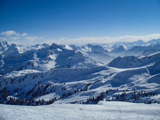 Bergepanorama in Österreich im Winter