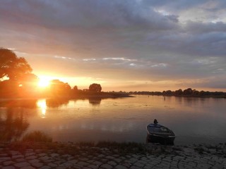 Sonnenuntergang an der Elbe
