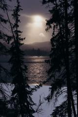 Atardecer sobre lago