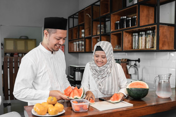 muslim couple preparing for breaking the fast on ramadan month