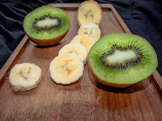sliced kiwi fruit