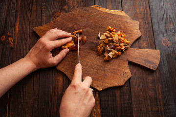 Instructions for making pizza. Step Four Cut the pickled mushrooms into pieces. DIY