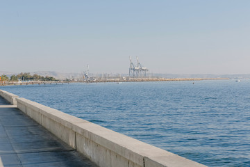 Obraz premium embankment with a view of sea cranes