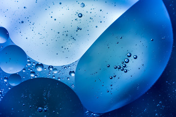 bunte Blasen aus Öl und Wasser