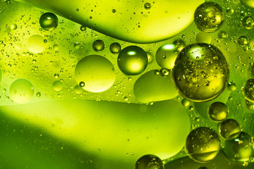 bunte Blasen aus Öl und Wasser