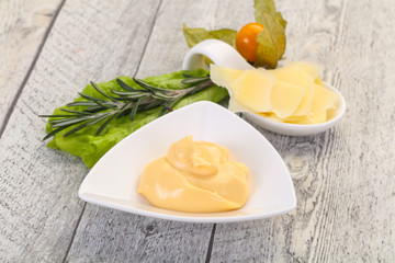 Cheese sauce in the bowl