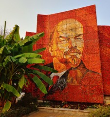 Post soviet mosaic of Lenin in Sochi - obrazy, fototapety, plakaty