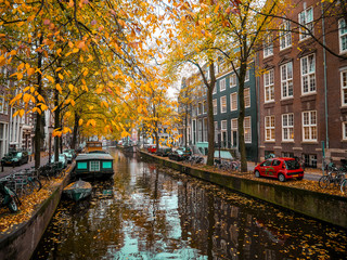 Fototapeta premium kanał w amsterdamie