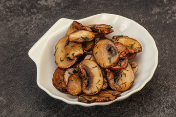 Roasted champignon with herbs and spices