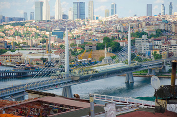 Fototapeta premium Golden Horn Metro Bridge. Top view of the strait, bridge, park, business center of the city. Downtown, modern skyscrapers. Turkey, Istanbul