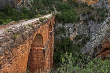 Fototapeta na wymiar Ancient roman aqueduct made from stone and clay in Spain