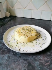 scrambled eggs on toast