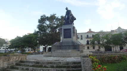 Obraz premium Havana is an original city with old mobiles and old houses