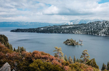 Fototapeta premium Scenic winter view overlooking an island in Emerald Bay State Park, Lake Tahoe