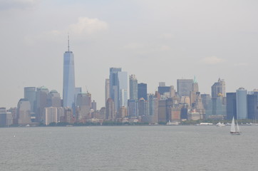 Fototapeta na wymiar river water and buildings in New York city